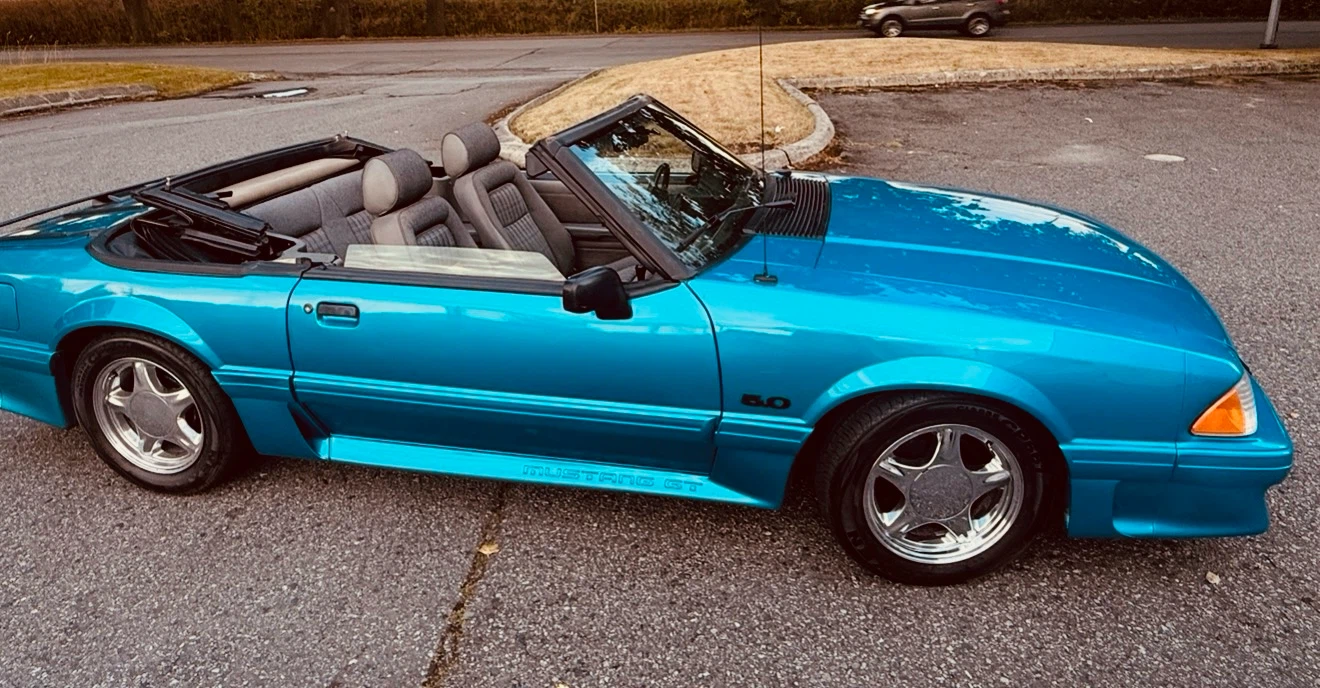 Blue Ford Mustang Convertible 1988 - photo 2