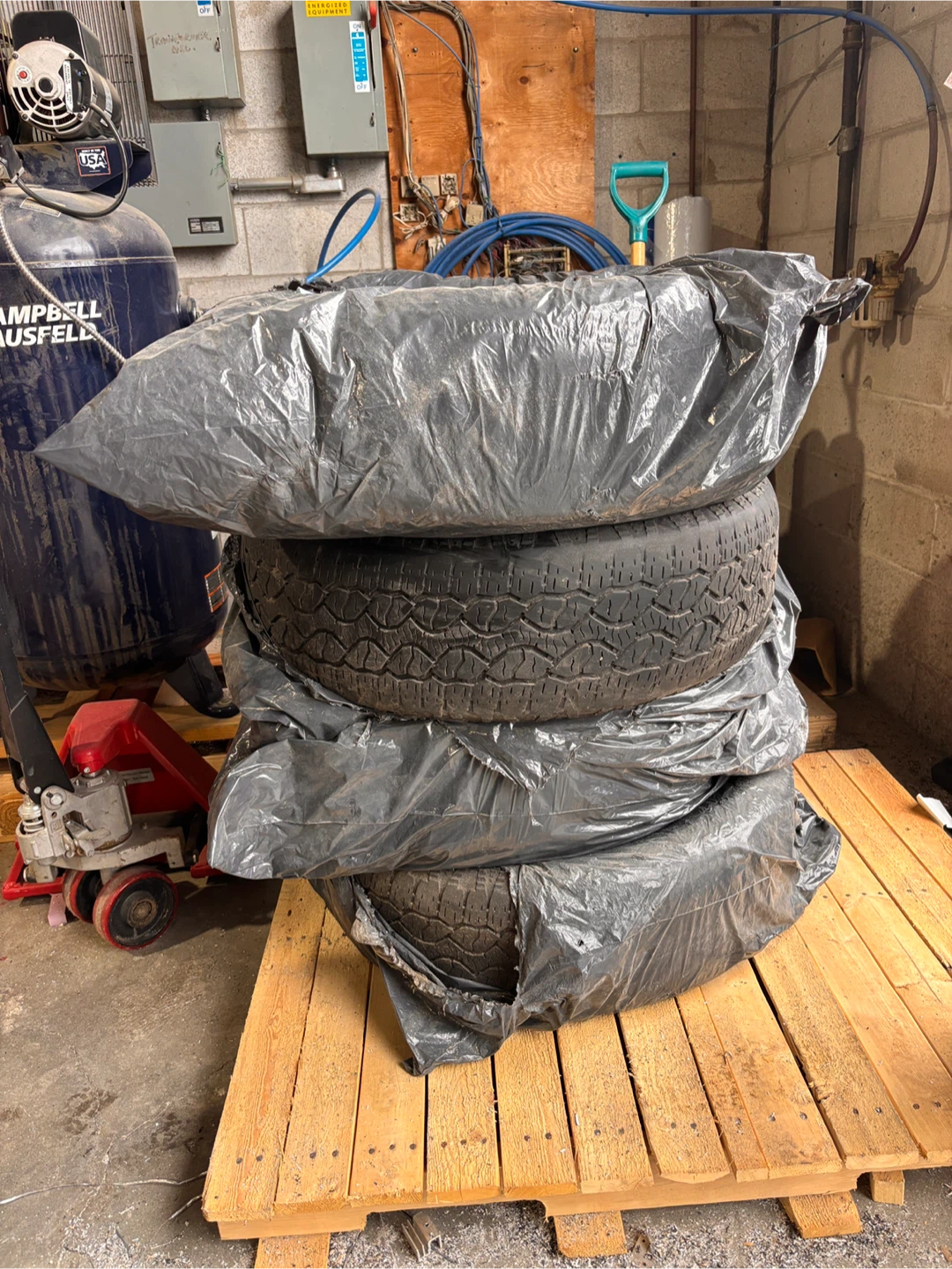 275/65R18 Tires