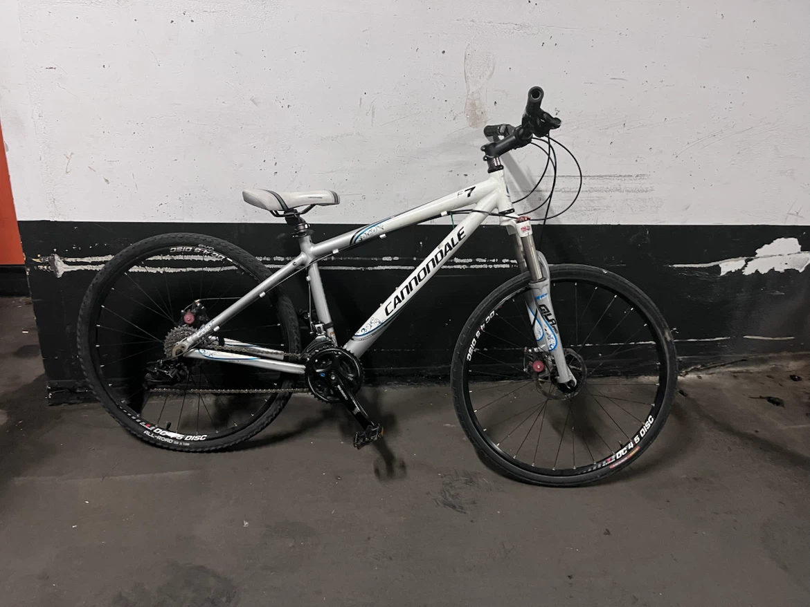 Cannondale F7 Mountain Bike