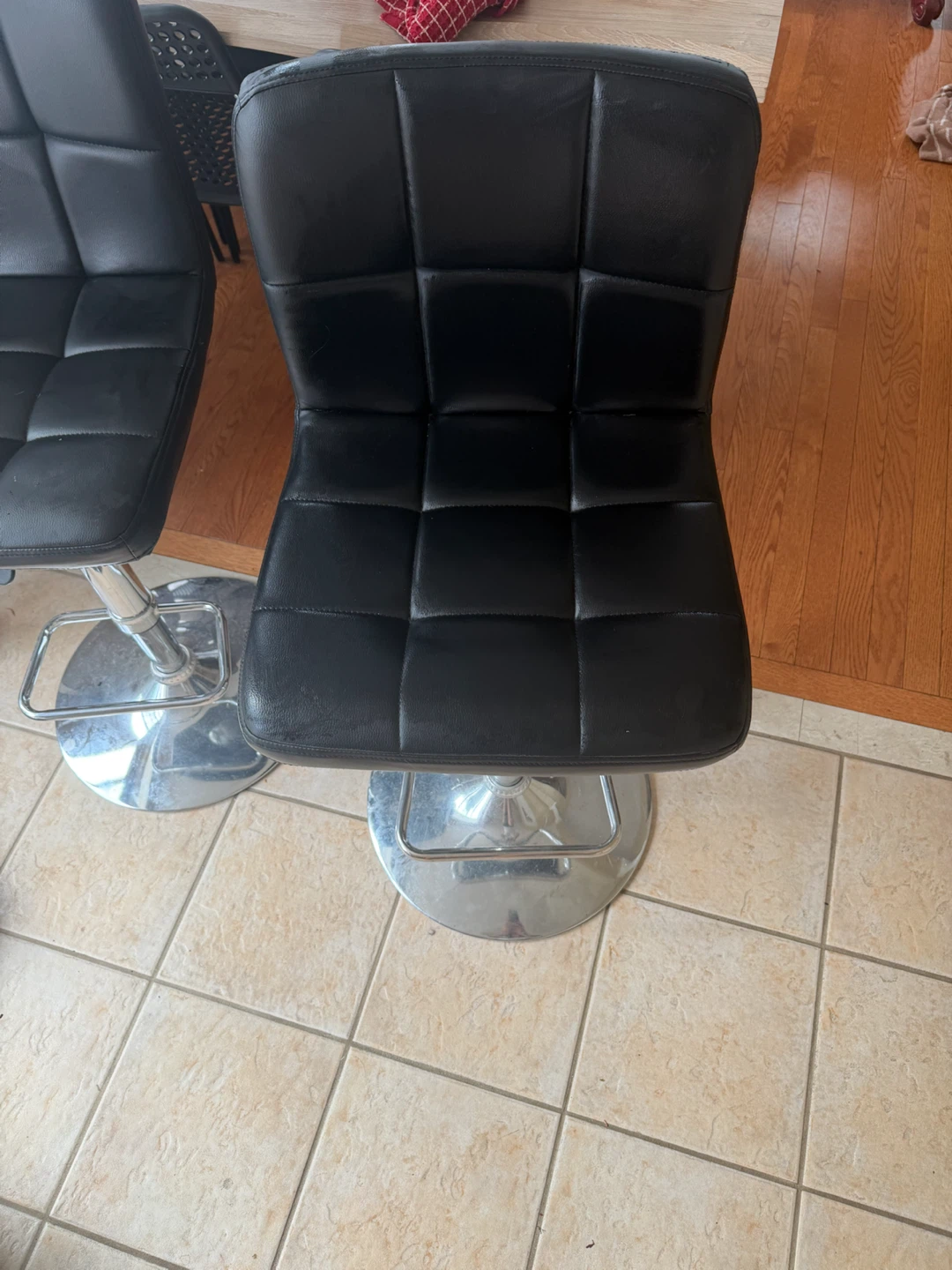 Black adjustable bar stools - photo 2