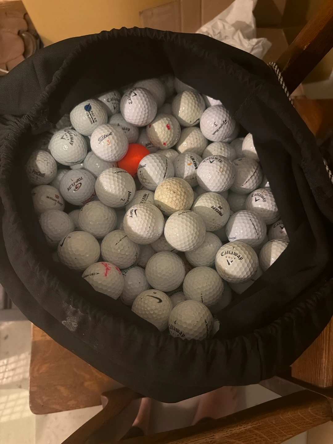 Assorted Golf Balls in Carry Bag, 100’s