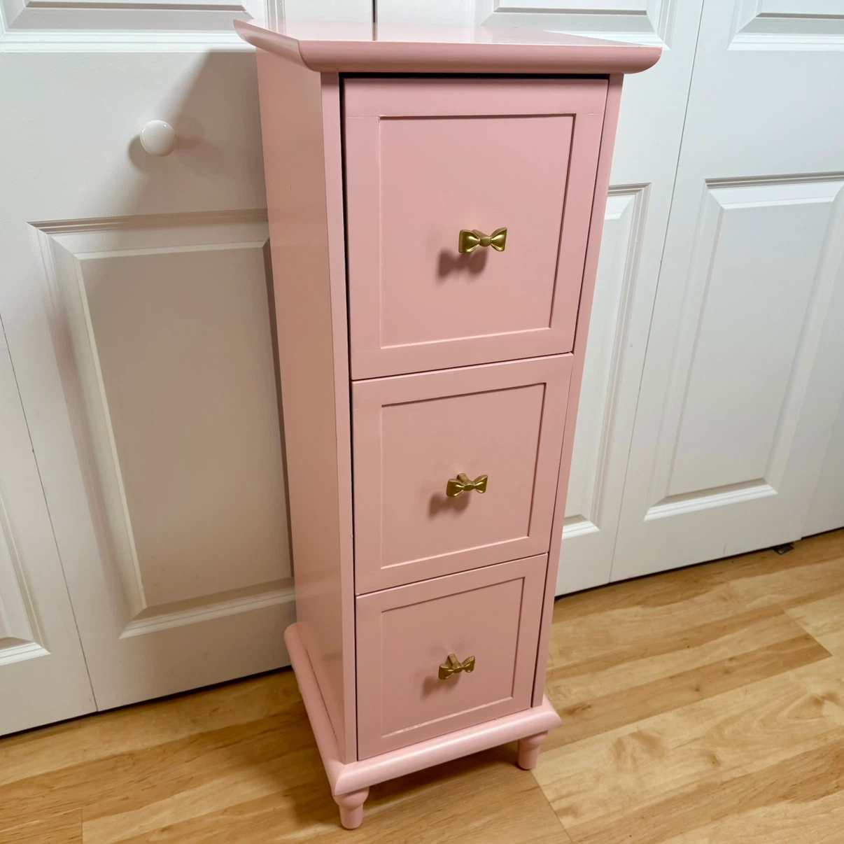 Pink 3 Drawer Dresser with Bow Knobs - photo 4