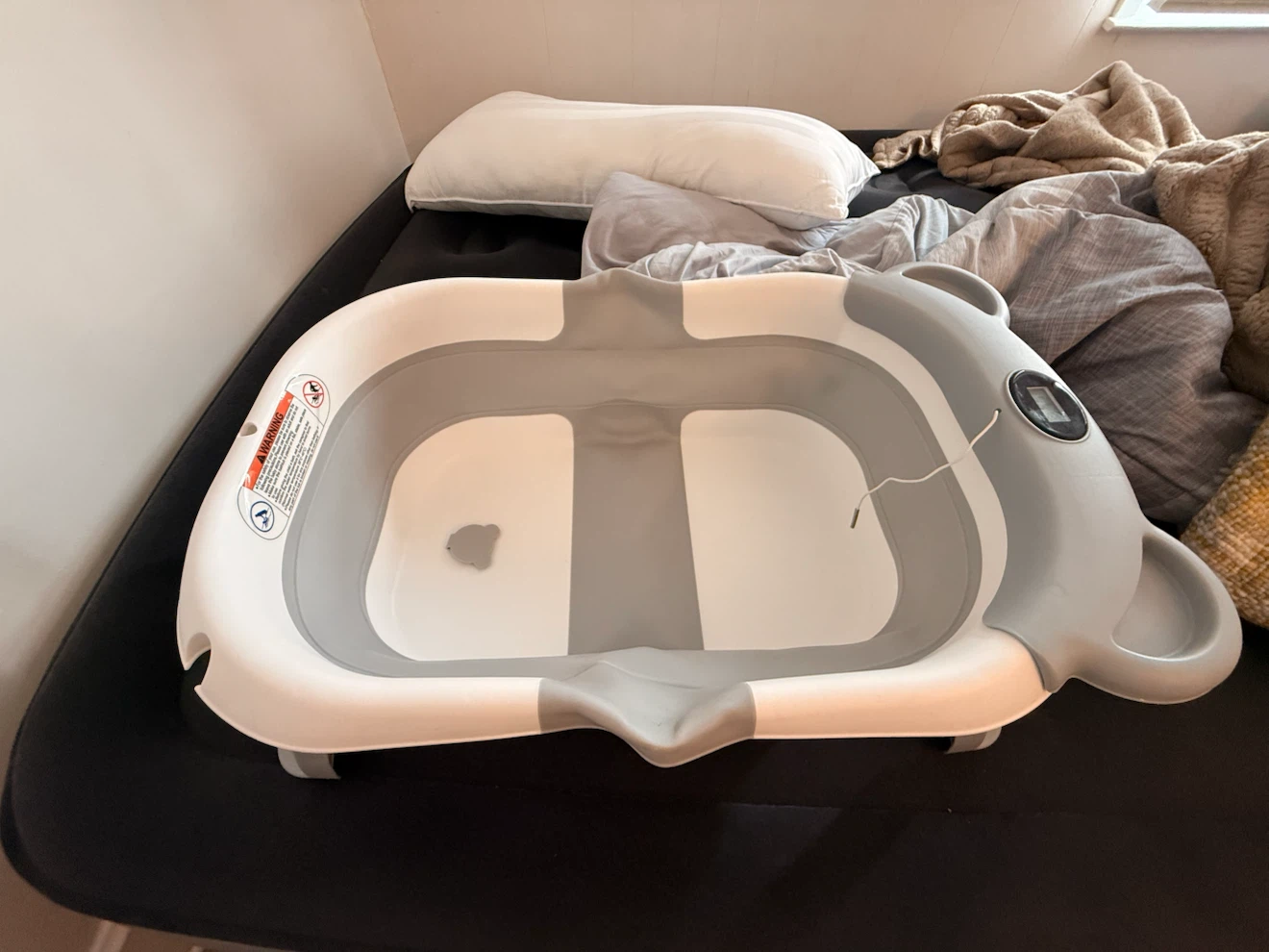 Collapsible Baby Bathtub with Temperature Display - photo 2