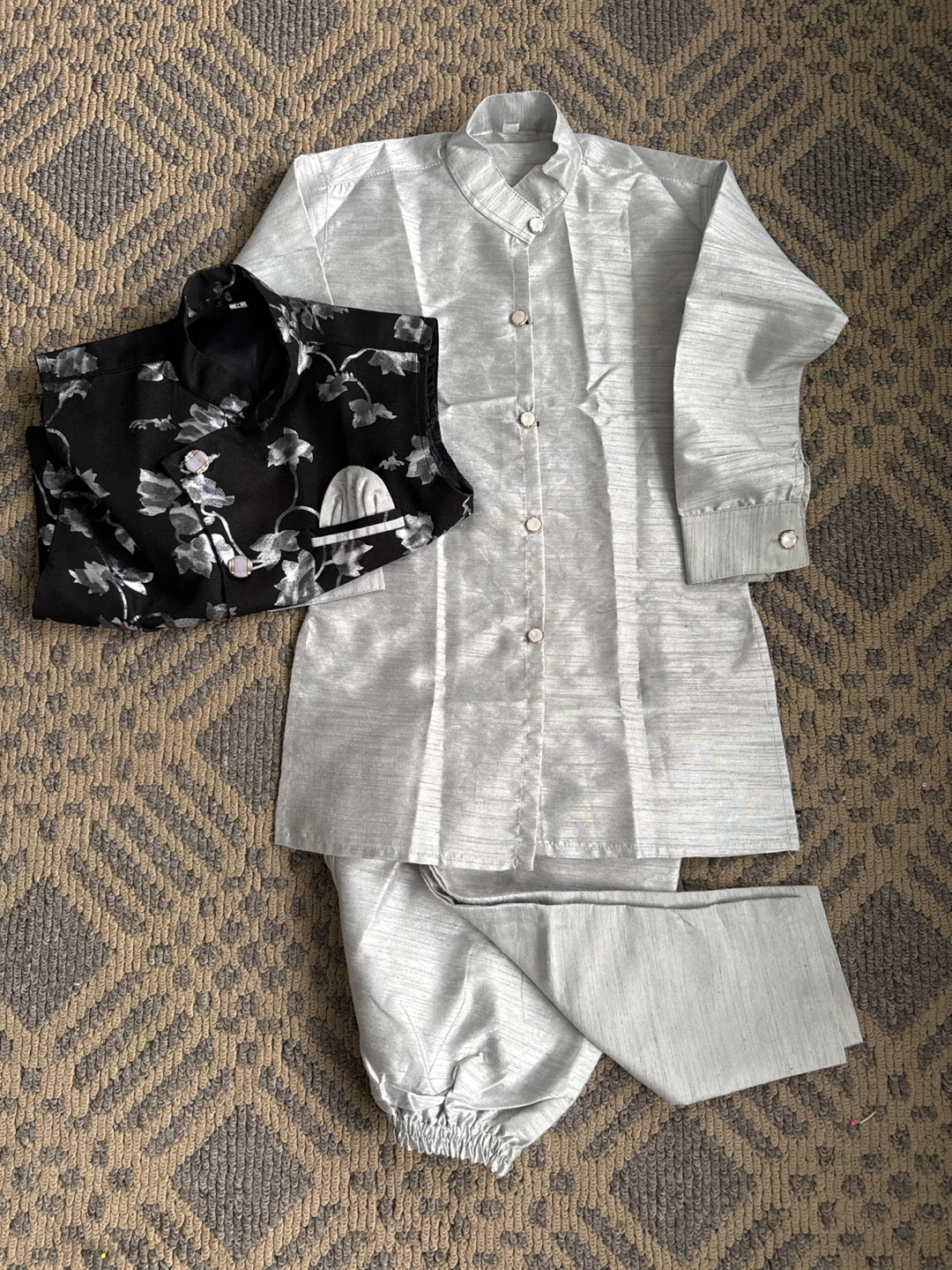 Boys' Silver and Black Traditional Outfit - photo 2