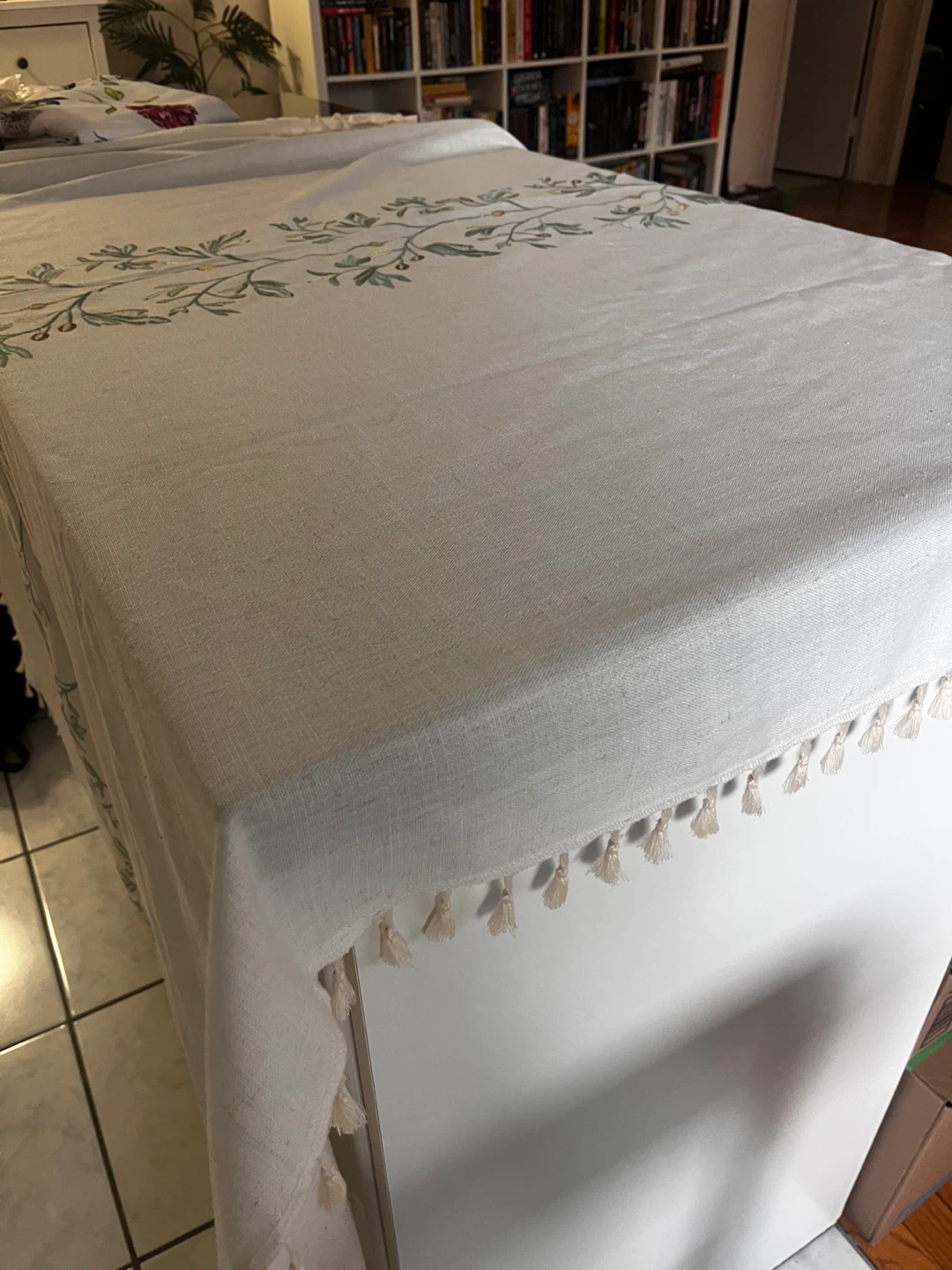 Lavino Embroidered Tablecloth - photo 3