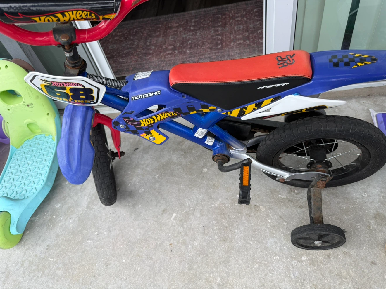 Hyper Hot Wheels Motobike 12-inch Kids Bicycle - photo 3