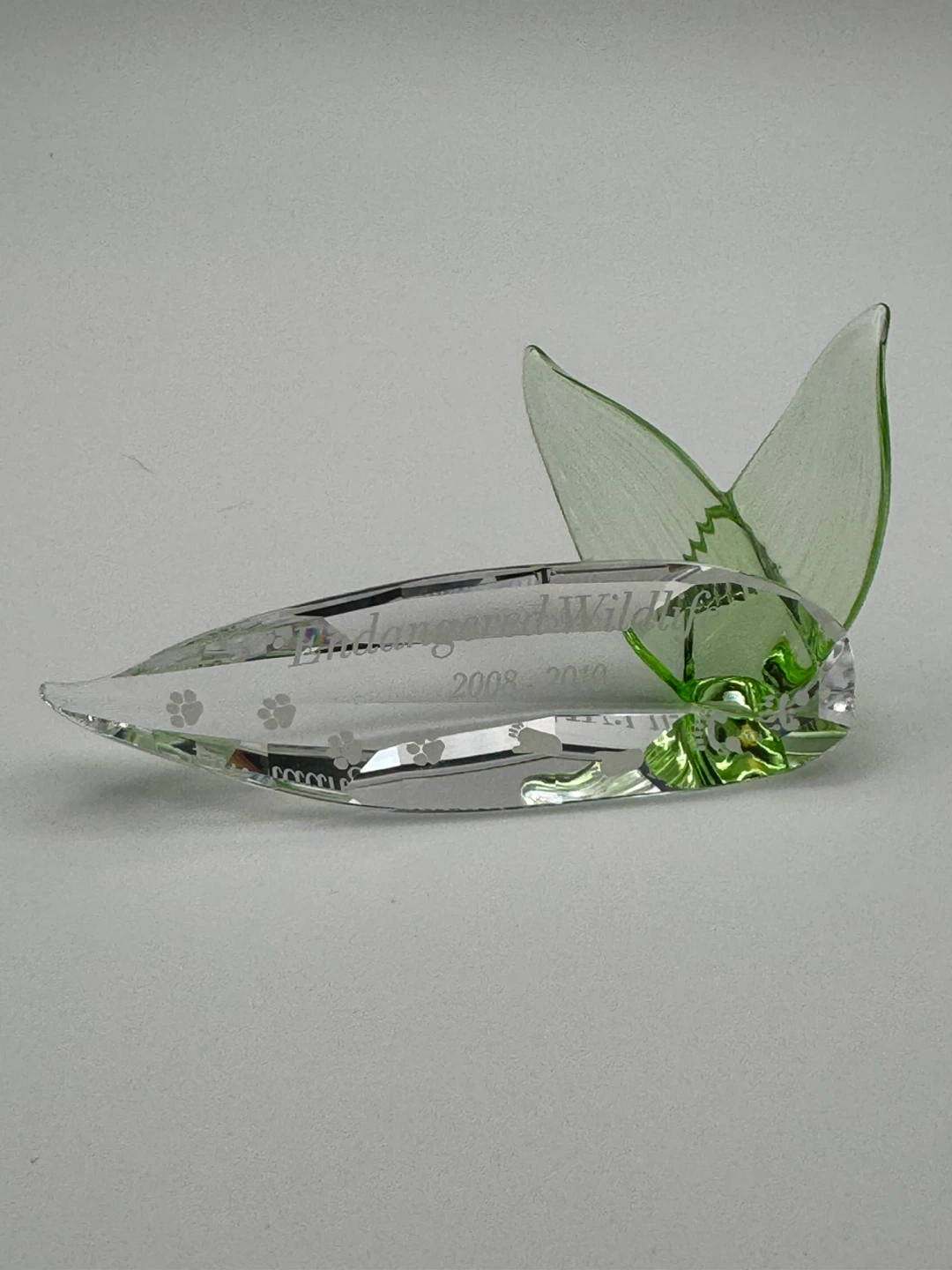 SWAROVSKI ENDANGERED WILDLIFE TITLE PLAQUE - ENGLISH