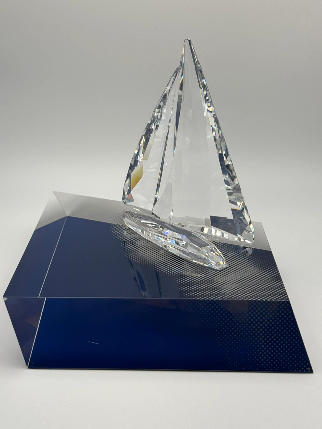 SWAROVSKI 4” SAILBOAT & ACRYLIC STAND