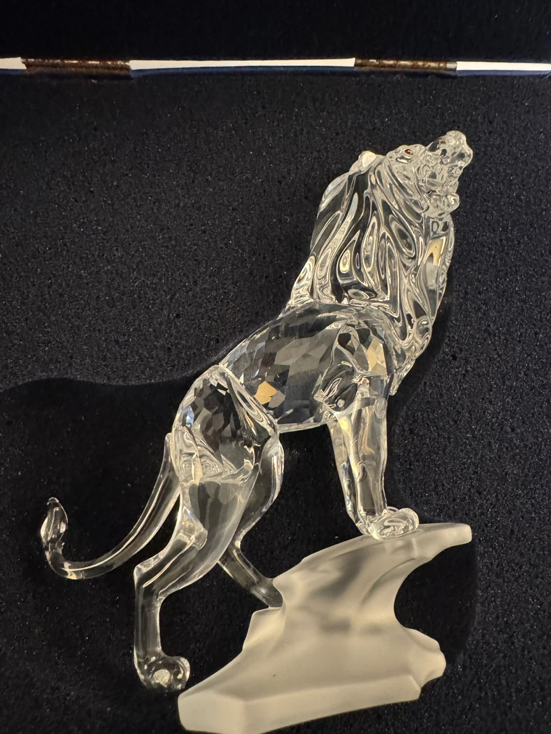 SWAROVSKI LION ON ROCK - photo 2