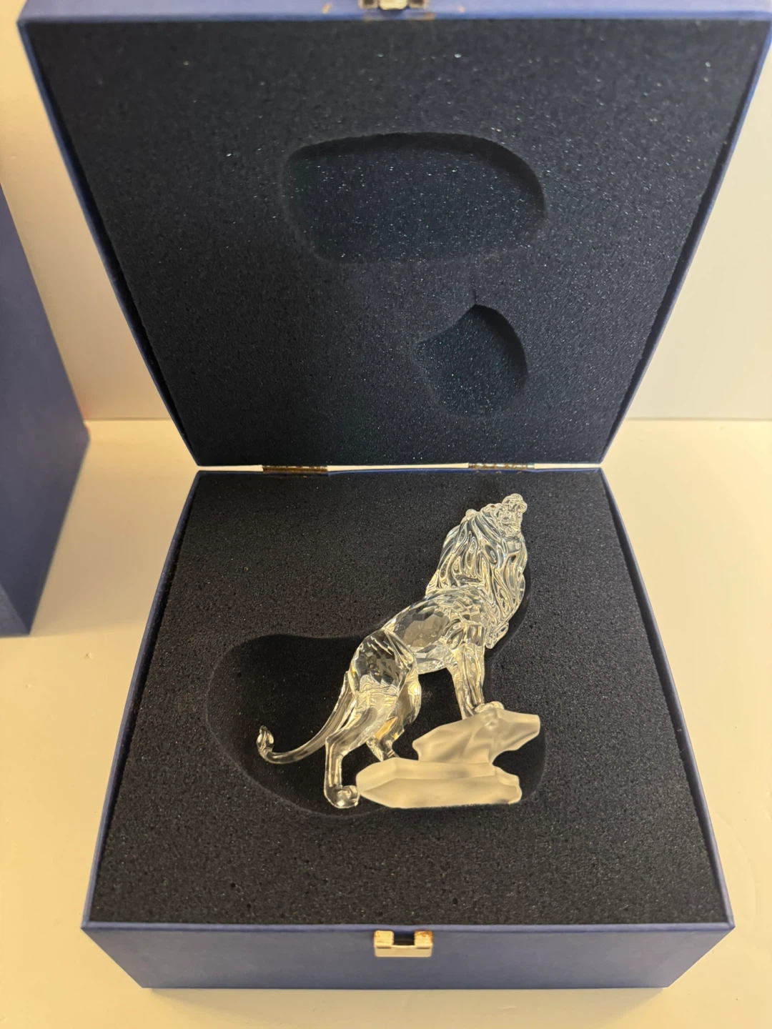 SWAROVSKI LION ON ROCK - photo 3