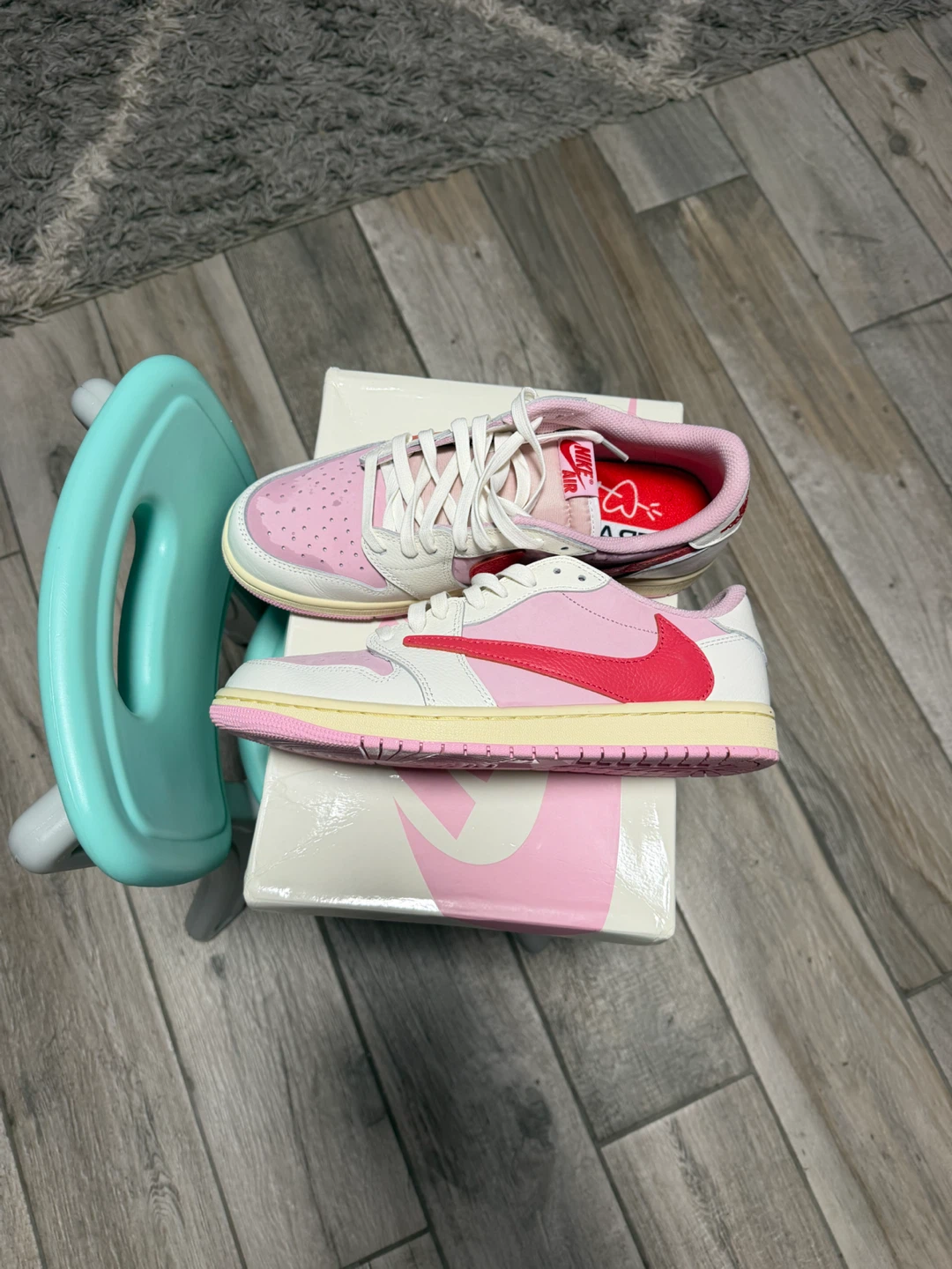 Nike Air Jordan 1 Low Travis Scott Pink