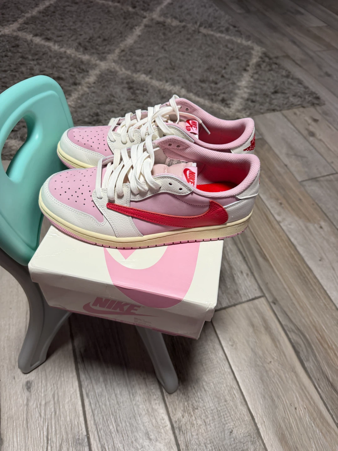 Nike Air Jordan 1 Low Travis Scott Pink - photo 2