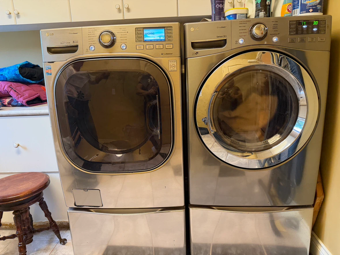 LG Steam Washer and Dryer Set - photo 2