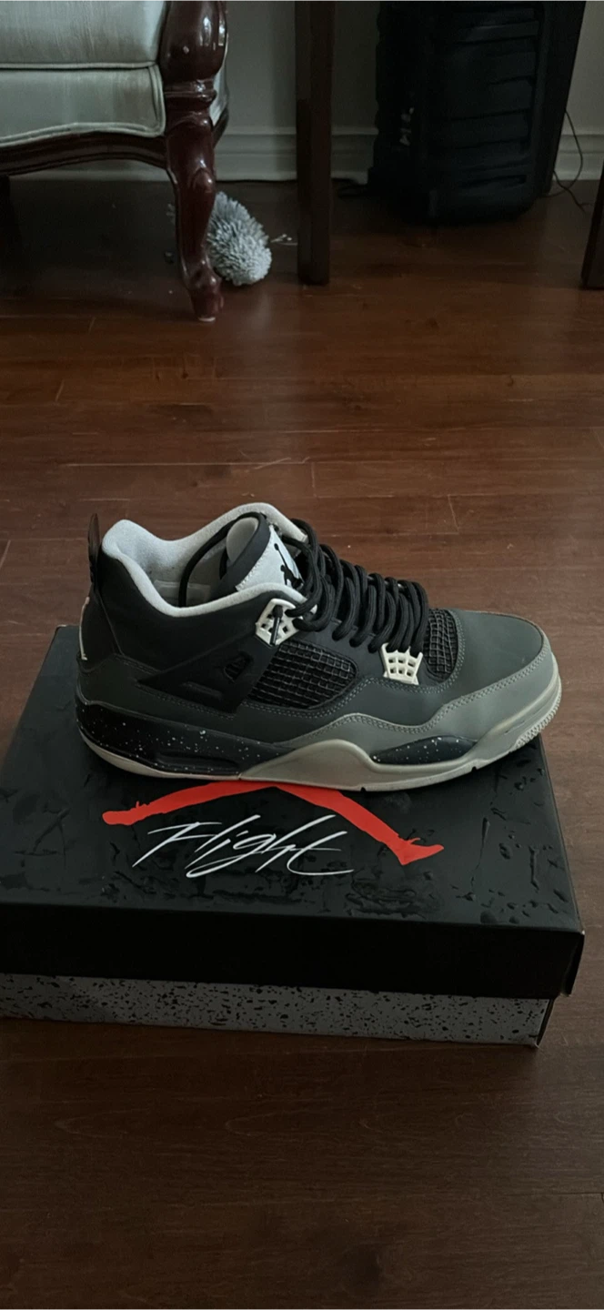 Jordan 4 Retro Sneakers