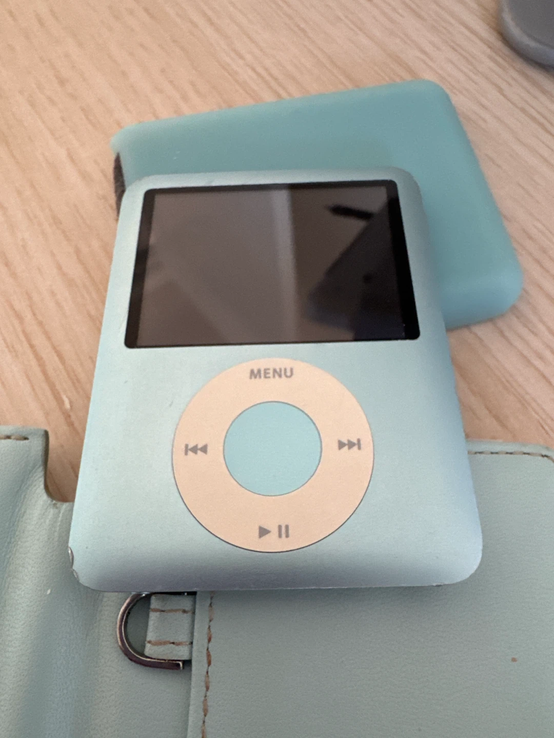 Apple iPod Nano 3rd Generation 8GB - photo 4