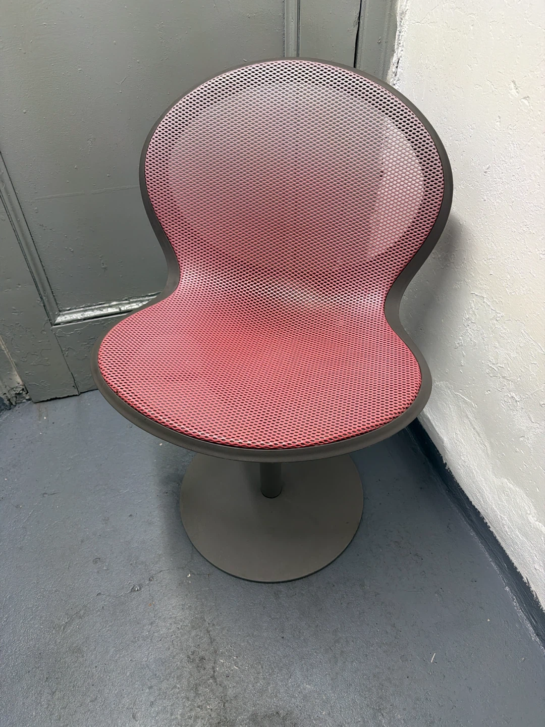 Pink Mesh Swivel Chair