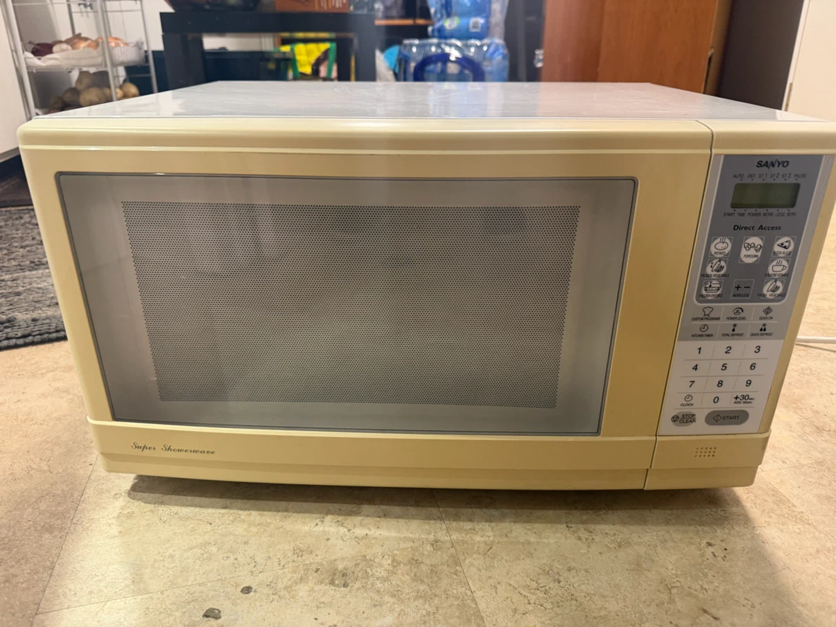 Sanyo Super Showerwave Microwave