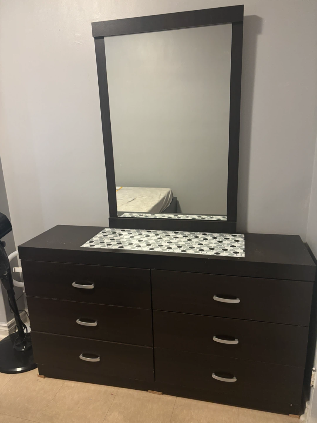 6-Drawer Dresser with Mirror and bedside table