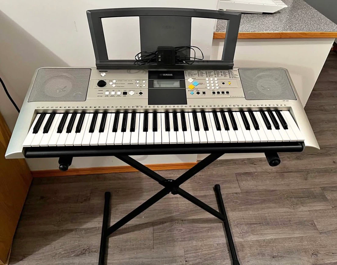 Yamaha YPT-320 Portable Keyboard