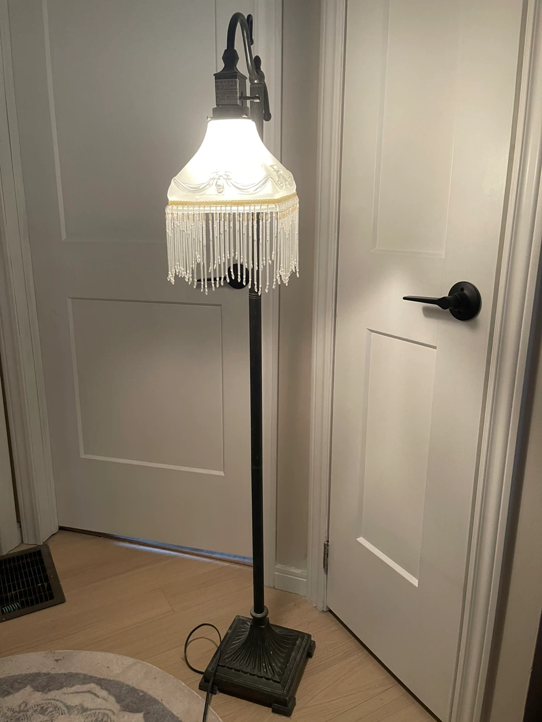 Vintage Style Floor Lamp with Fringed Shade