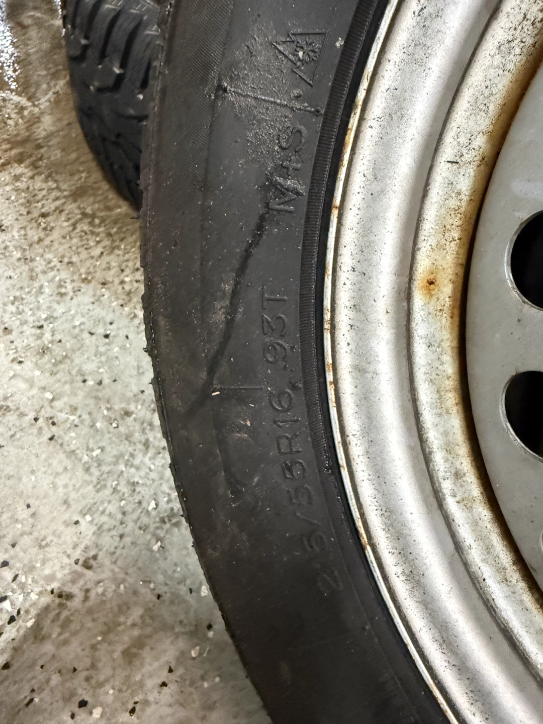 Uniroyal Tiger Paw Ice & Snow 3 Winter Tires - photo 3