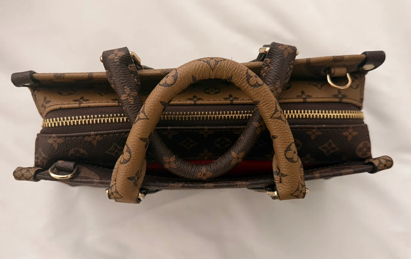 Louis Vuitton OnTheGo East-West Handbag - photo 2