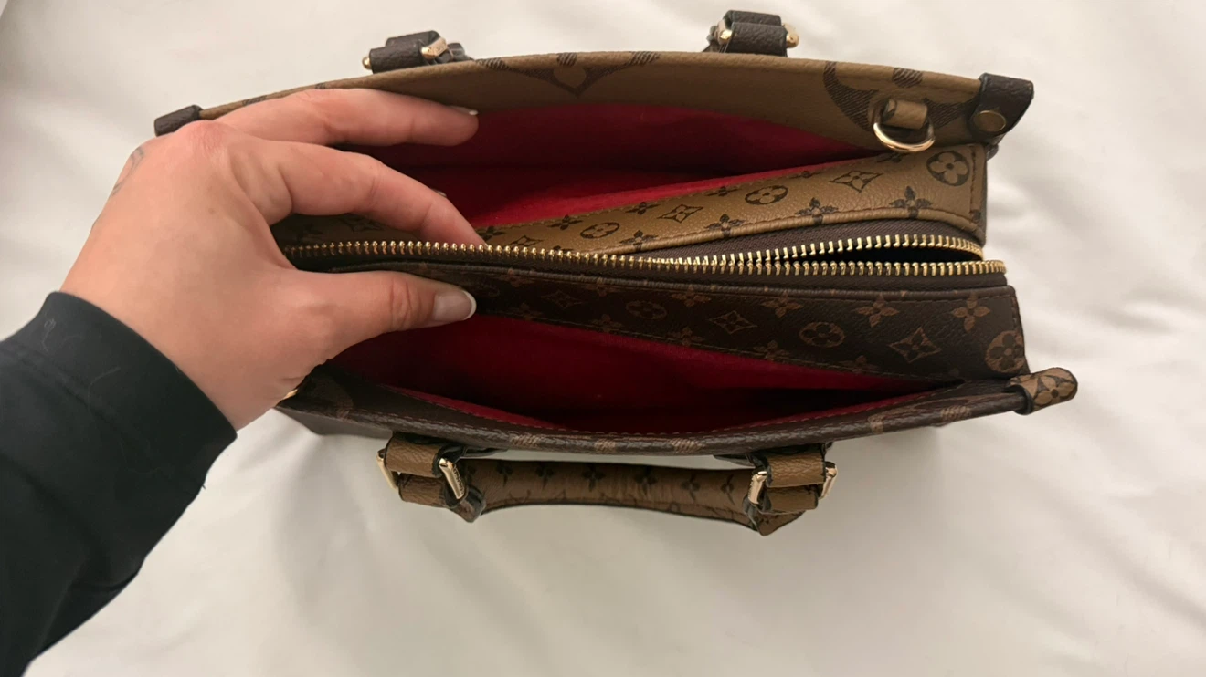 Louis Vuitton OnTheGo East-West Handbag - photo 3