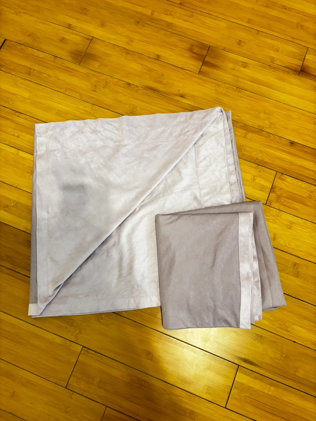 Set of Two Light Purple Velvet Curtains - photo 2