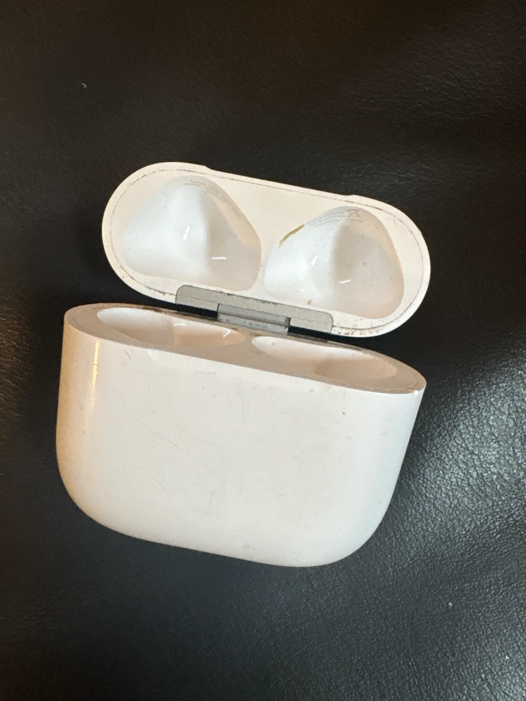 Apple AirPods Wireless Charging Case