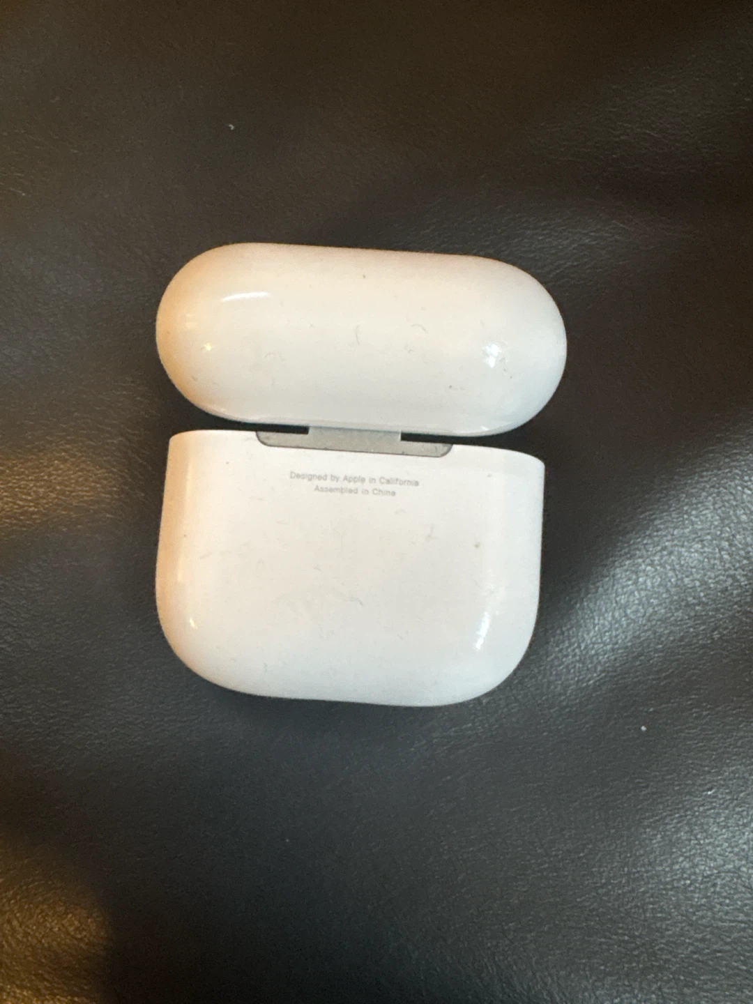 Apple AirPods Wireless Charging Case - photo 2
