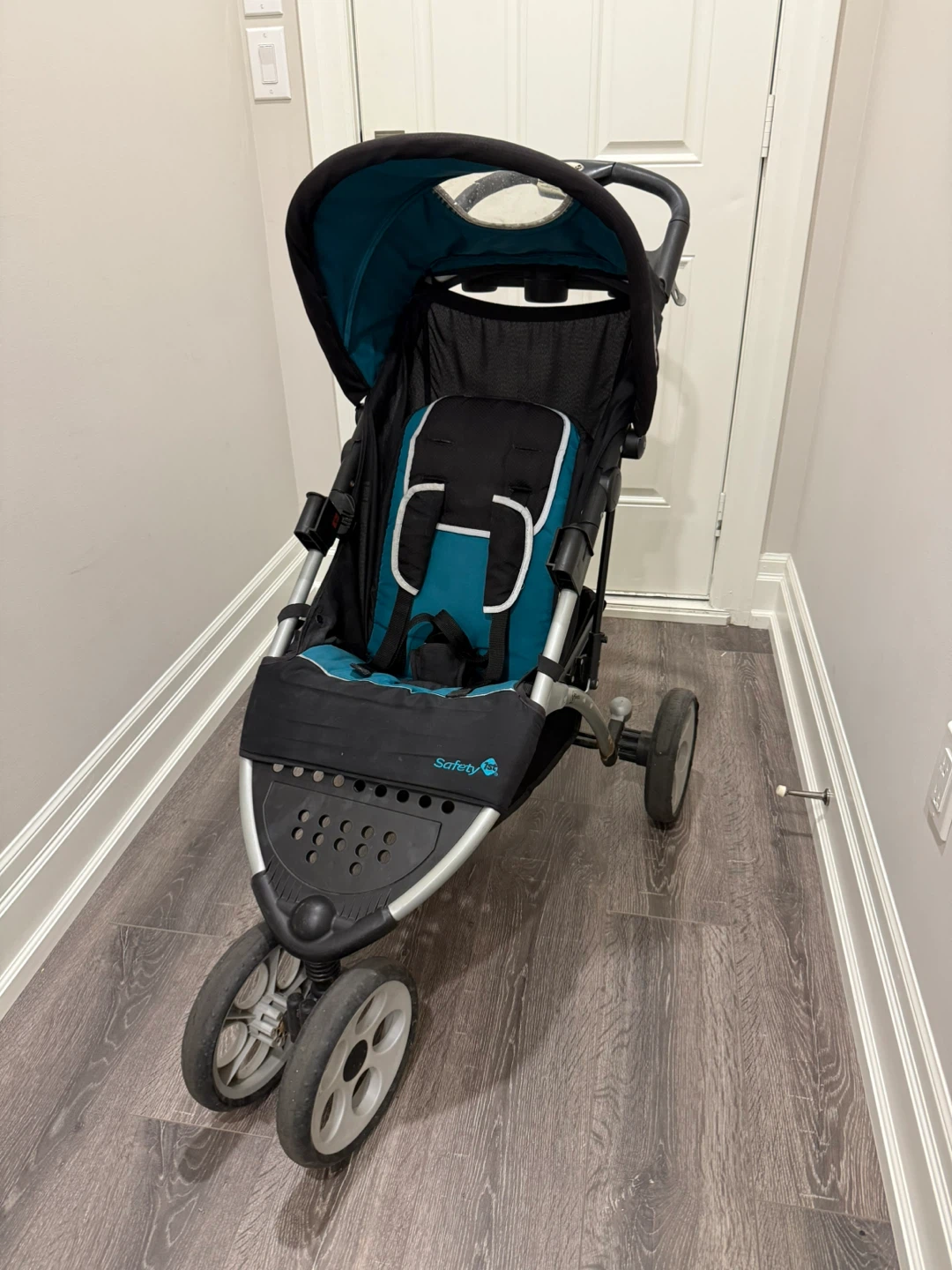 Safety 1st Urban Trek 3-Wheel Jogger Stroller – Good Condition