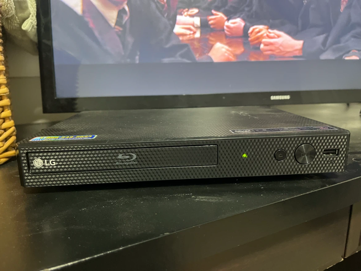 LG DVD player & 32 inch TV combo - photo 3