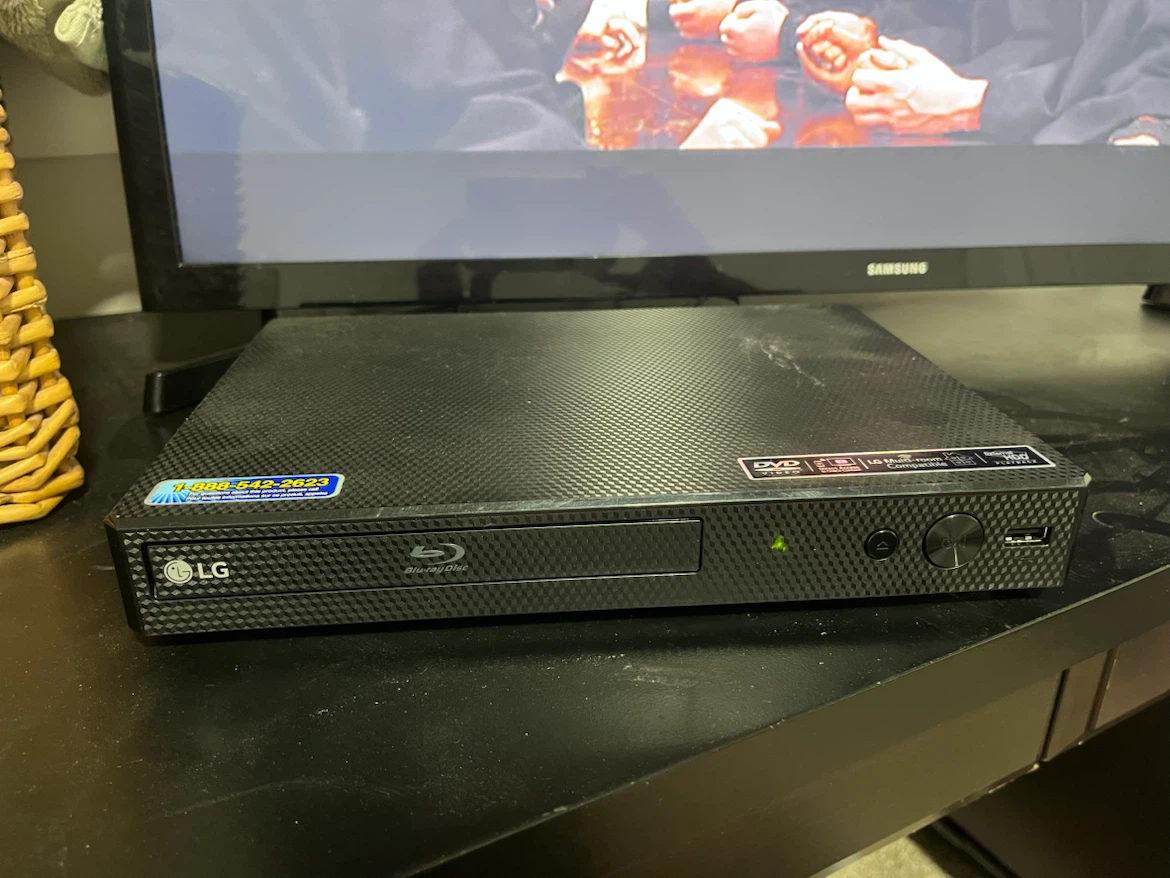 LG DVD player & 32 inch TV combo - photo 4