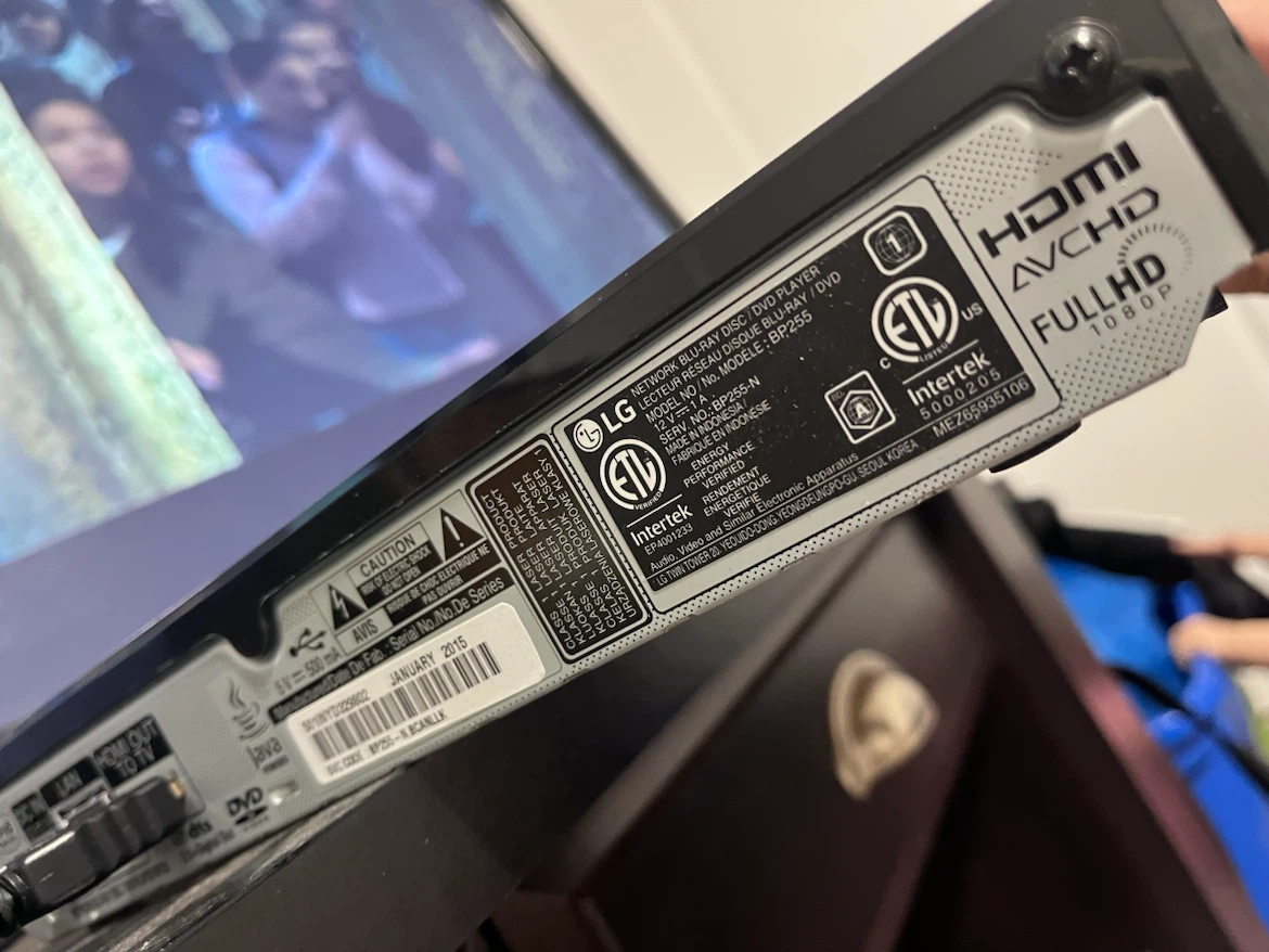 LG DVD player & 32 inch TV combo - photo 5