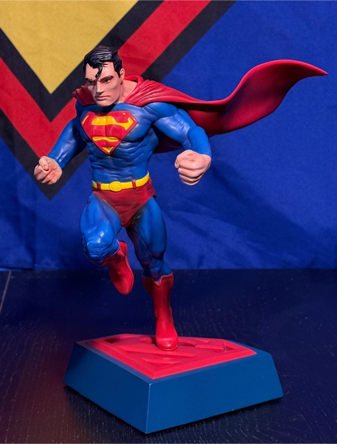 The Noble Collection Superman Comic Book Edition Figure
