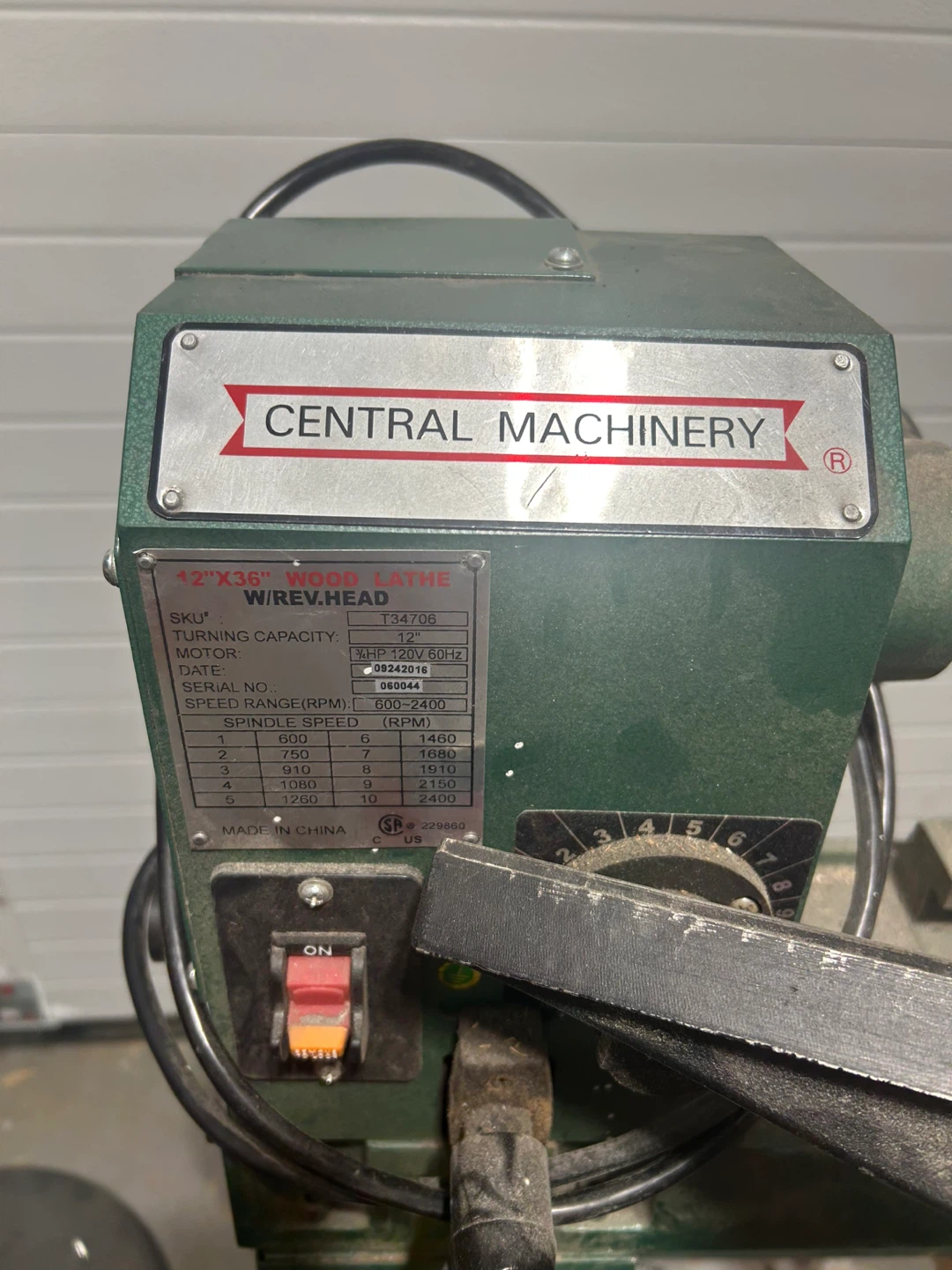 Central Machinery 12x36 Wood Lathe with Tools - photo 2