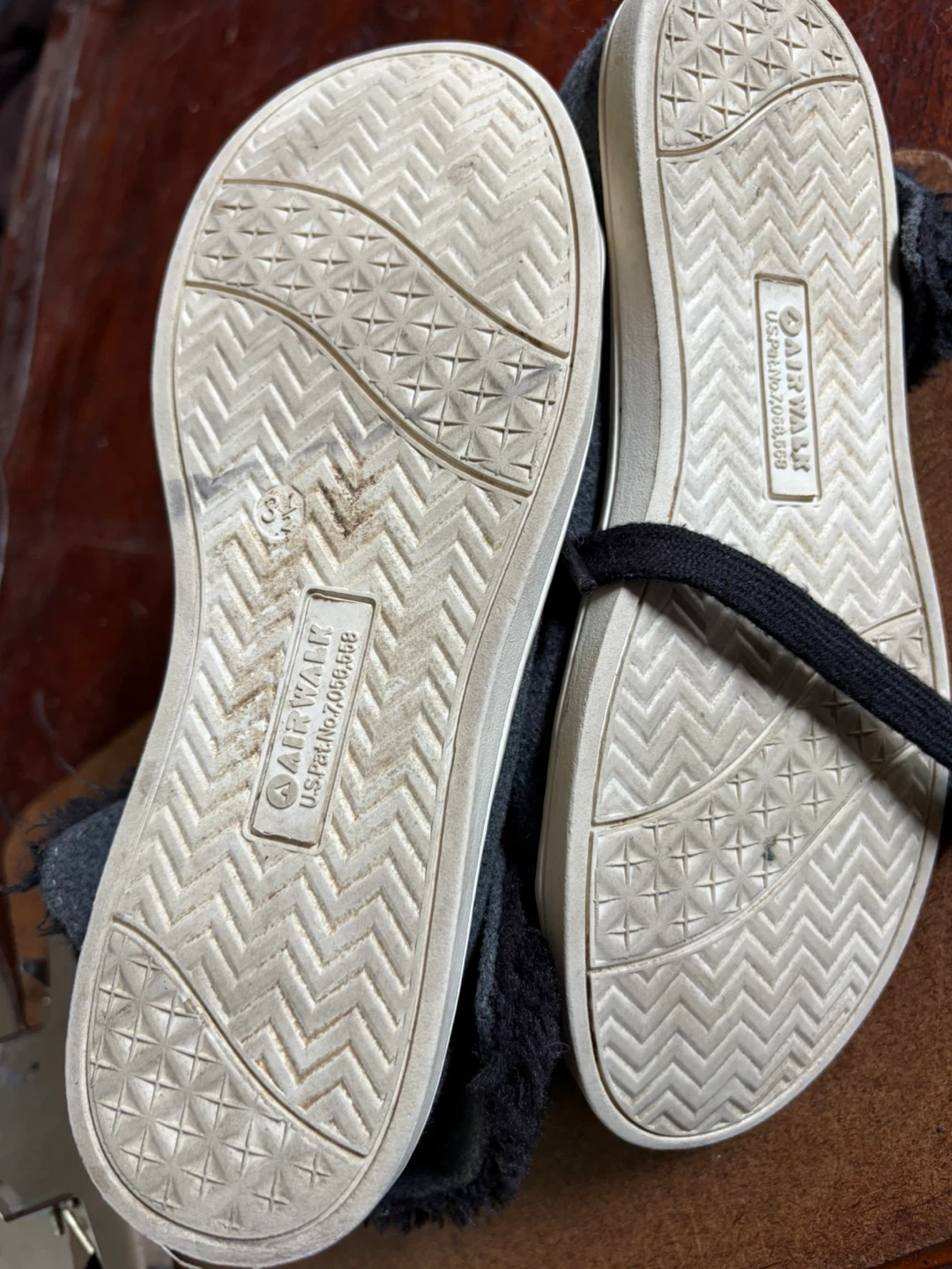 Airwalk grey faux-fur lined sneakers - photo 3
