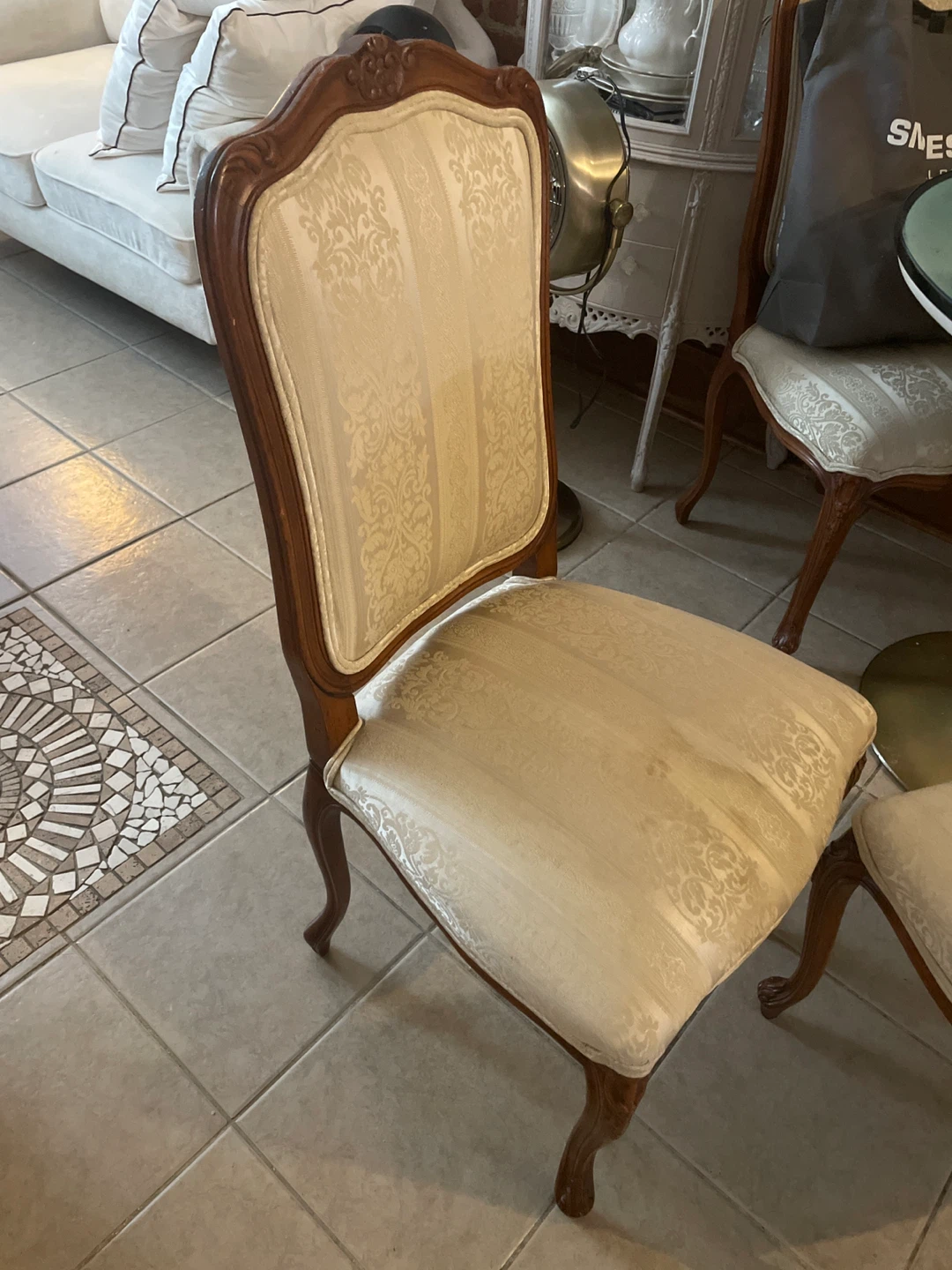 Vendiendo silla juego de 6/ doing table chairs set of 6
