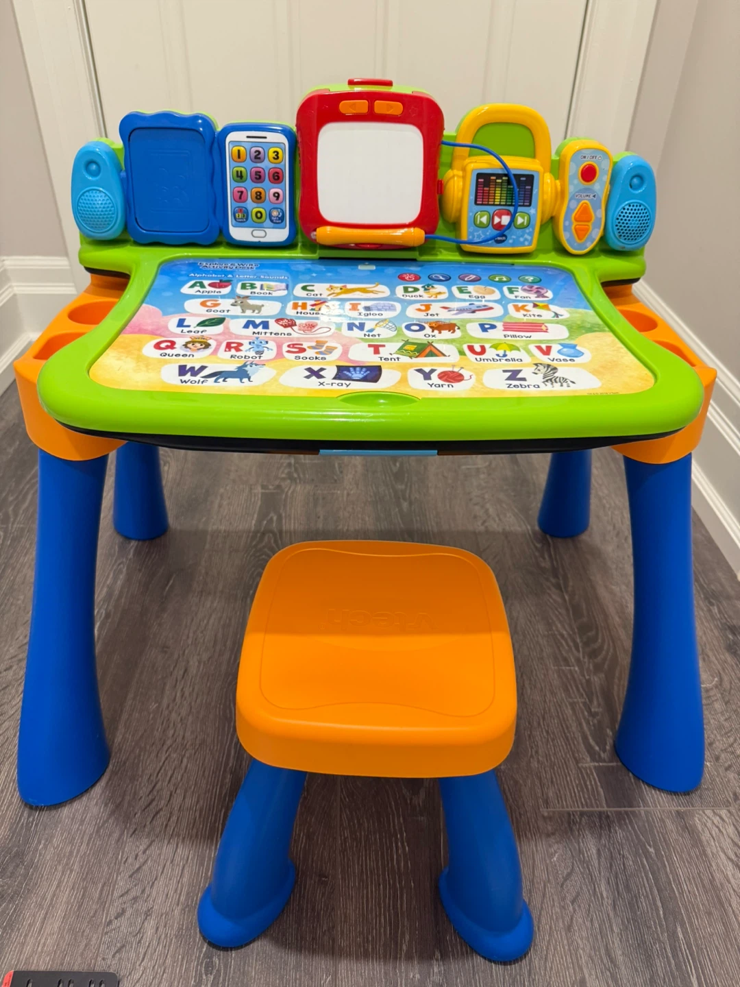 Like new VTech Explore and Write Activity Desk - photo 4
