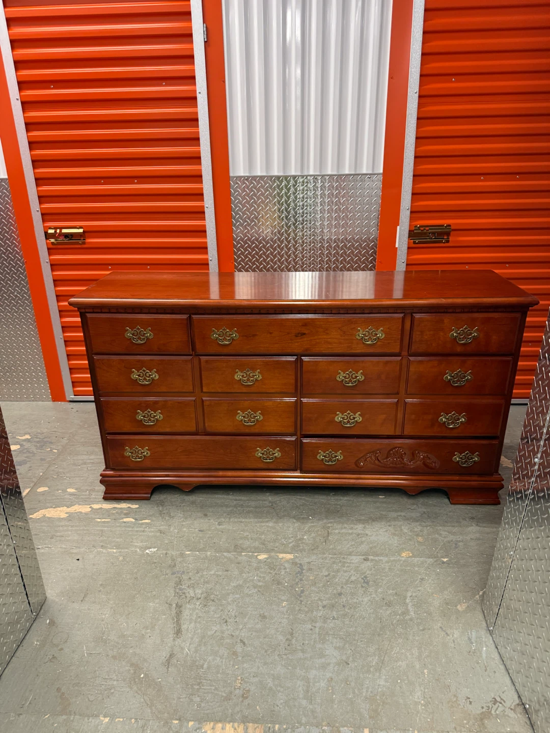 Large Traditional Multi-Drawer Dresser – Beautiful Wood Finish