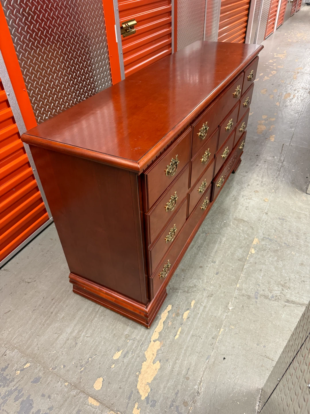 Large Traditional Multi-Drawer Dresser – Beautiful Wood Finish - photo 3