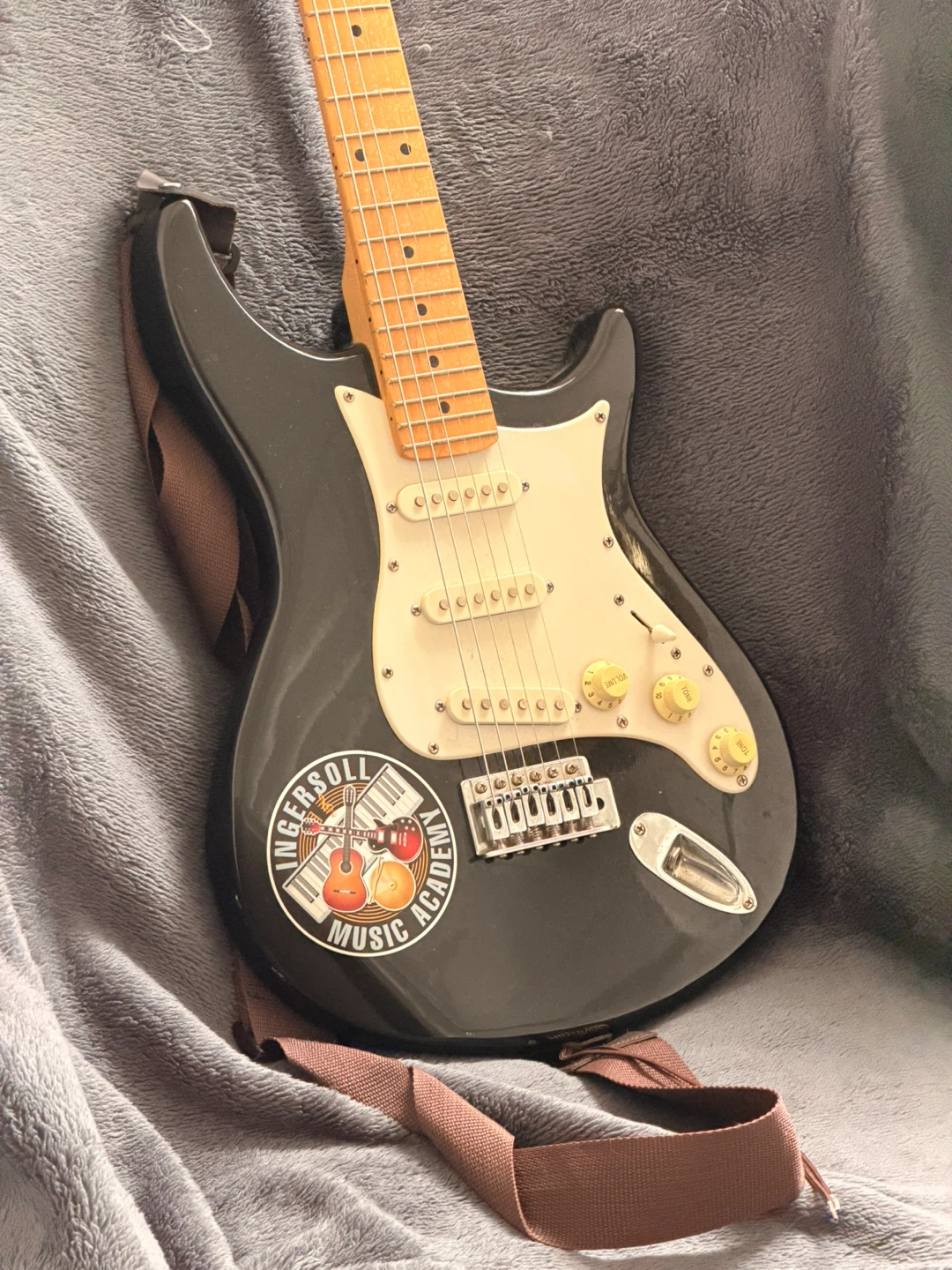 Behringer Electric Guitar – Black Strat Style – Beginner Guitar - photo 3