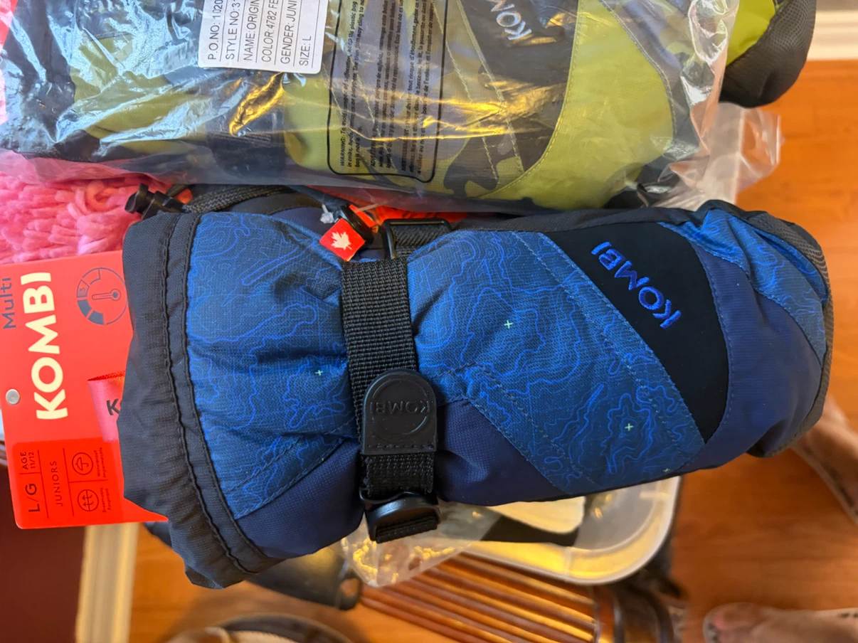 Brand new kombi mitten size 11-12