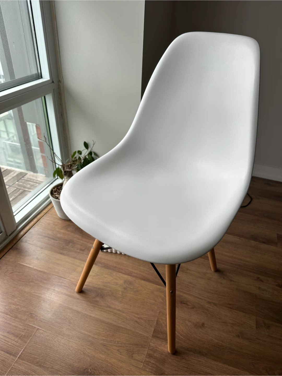 Structube White Dining Chair