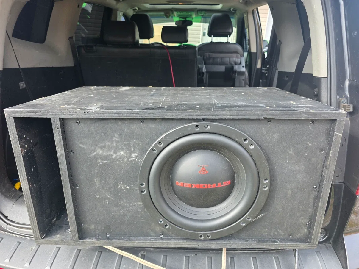 Cerwin-Vega Stroker Subwoofer in Enclosure - photo 2