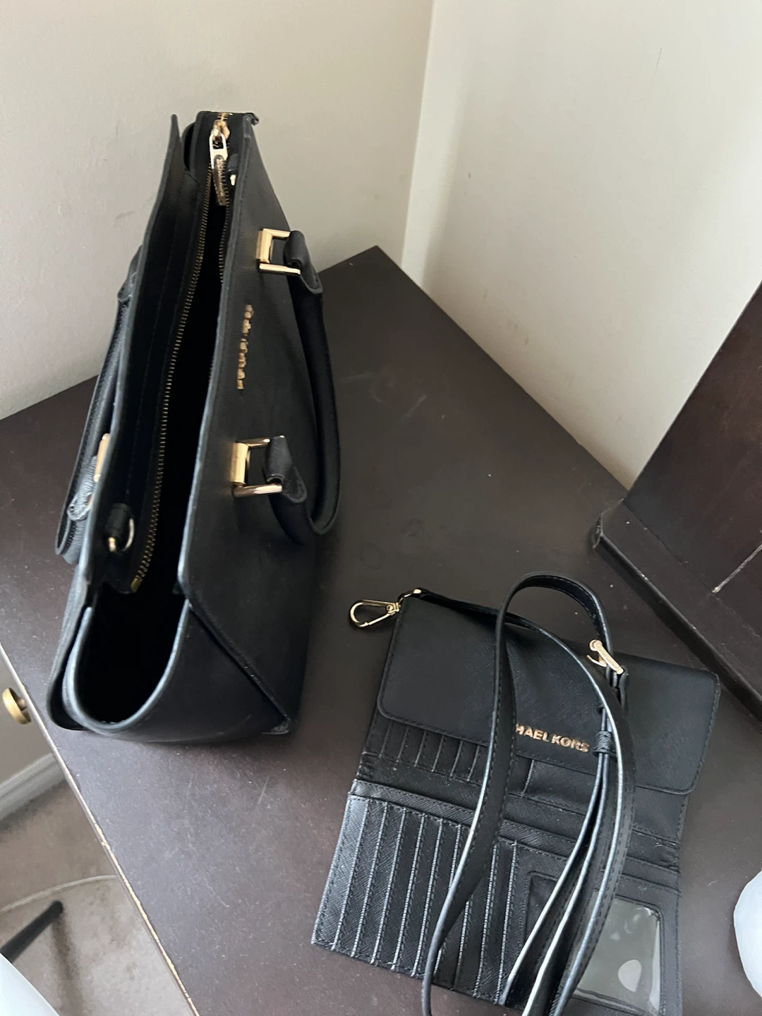 Michael Kors black handbag and matching wallet - photo 3