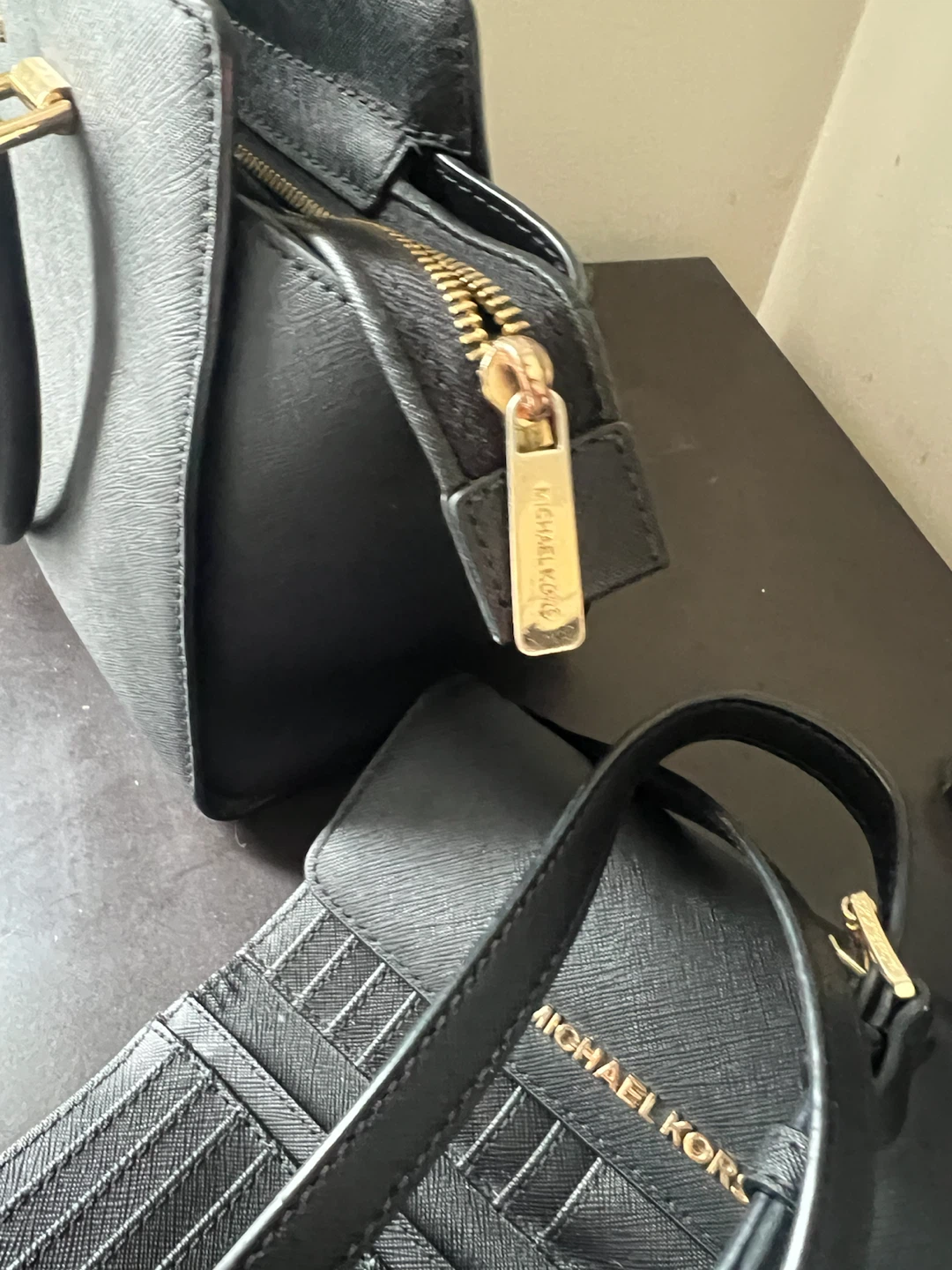 Michael Kors black handbag and matching wallet - photo 5