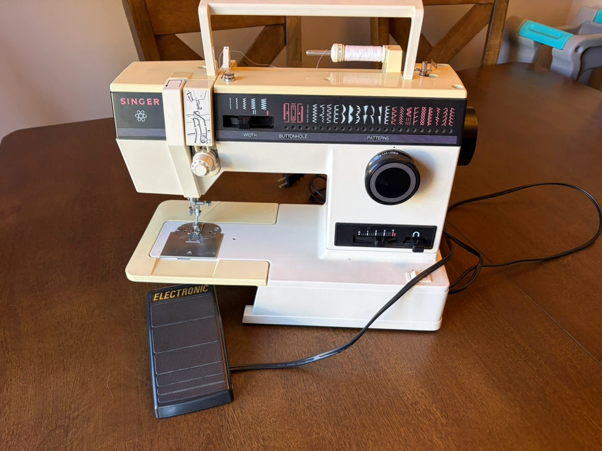 Vintage Singer Electronic Sewing Machine