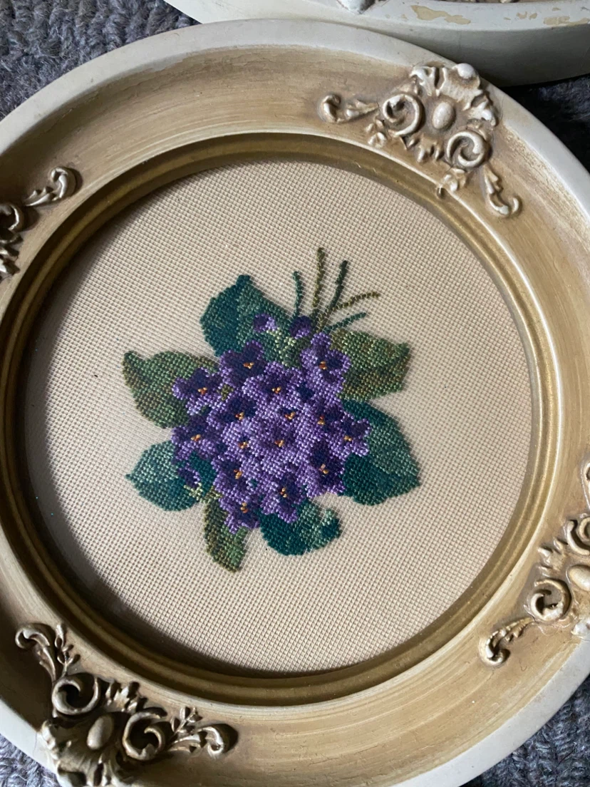Set of 6 vintage floral cross-stitch wall art signed dated 1957 - photo 3