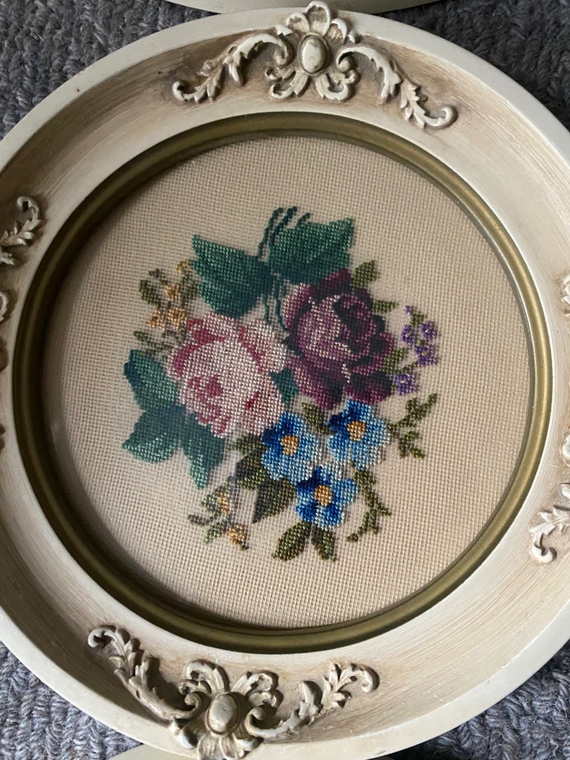 Set of 6 vintage floral cross-stitch wall art signed dated 1957 - photo 4